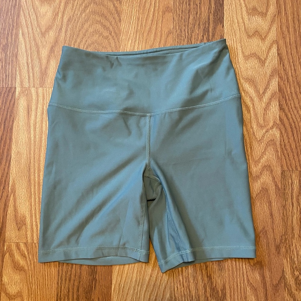 Biker shorts size small